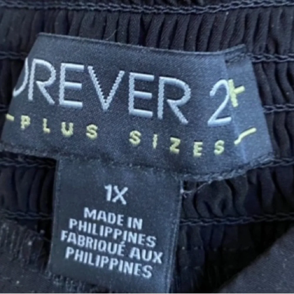Forever 21 plus size black shorts size 1X - Picture 3 of 5
